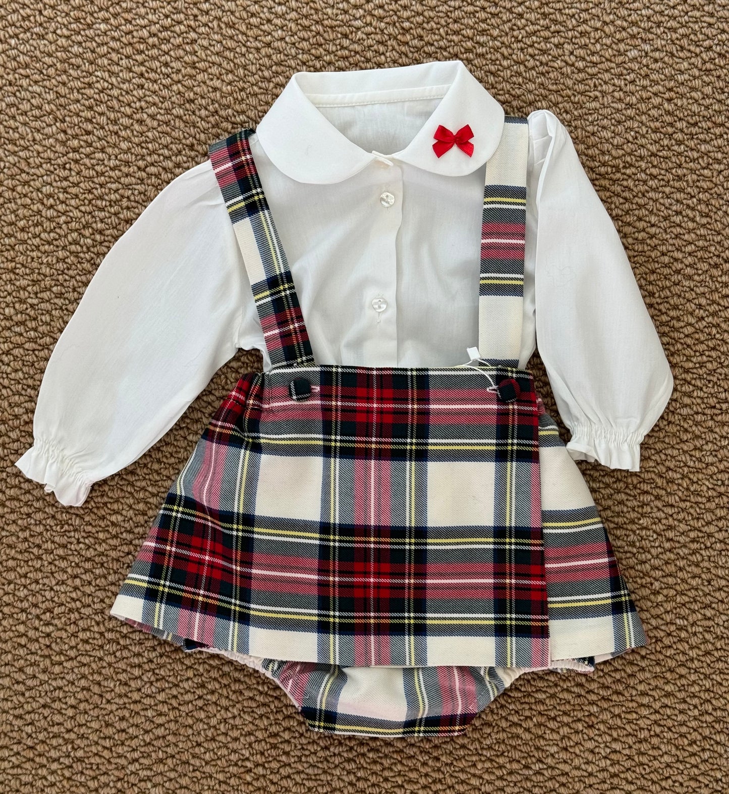 Salopette tartan con camicia