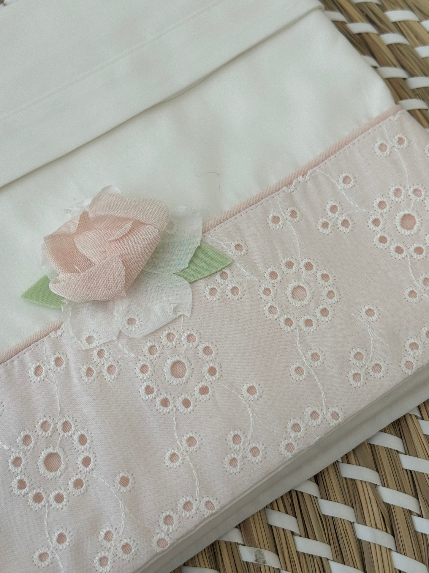 Lenzuola rose pizzo San Gallo