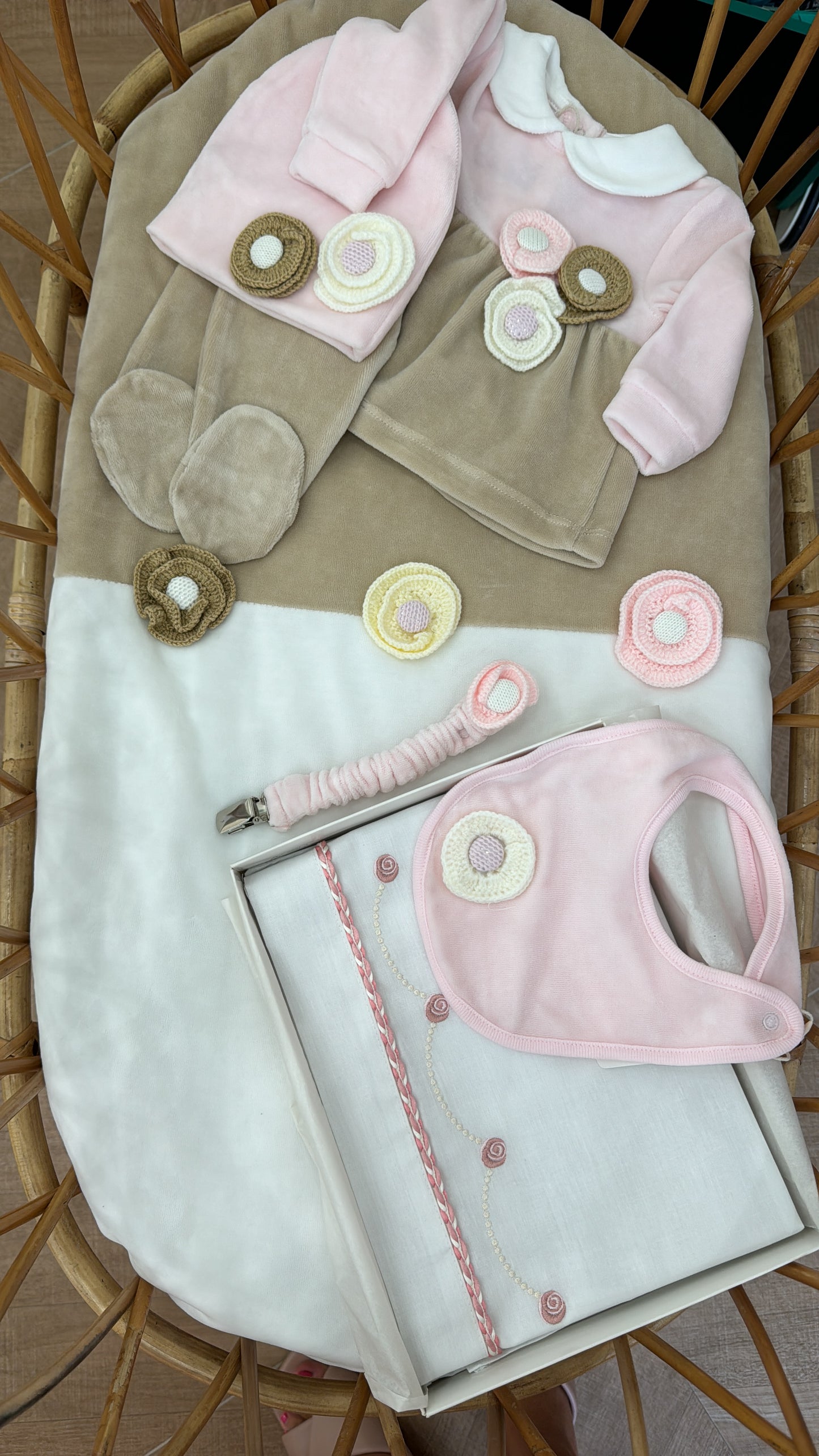 Completo clinico rose uncinetto