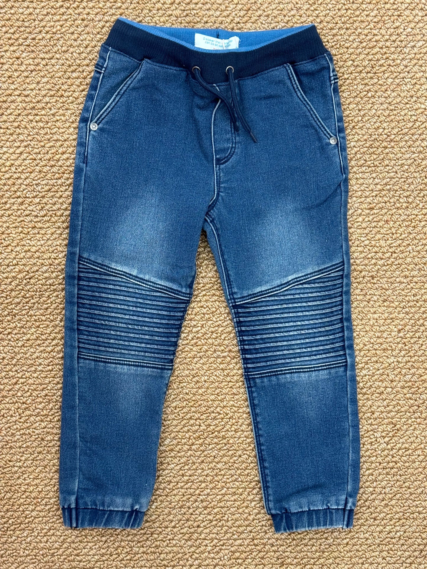 Jeans con molla