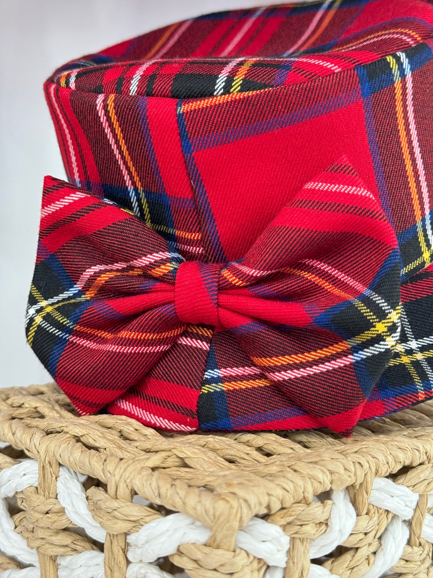 Cappello tartan con fiocco