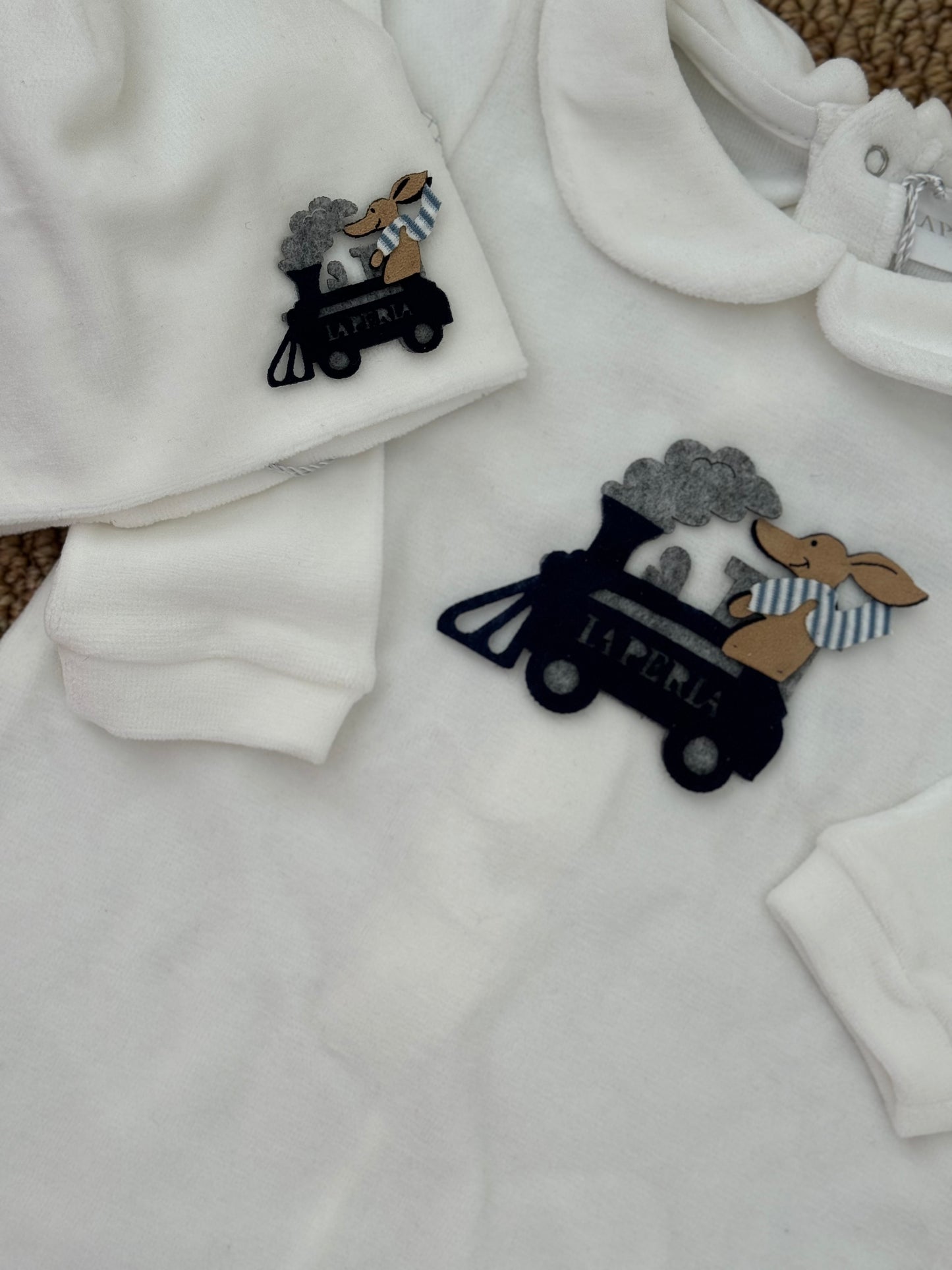 Tutina ciniglia più cappellino trenino