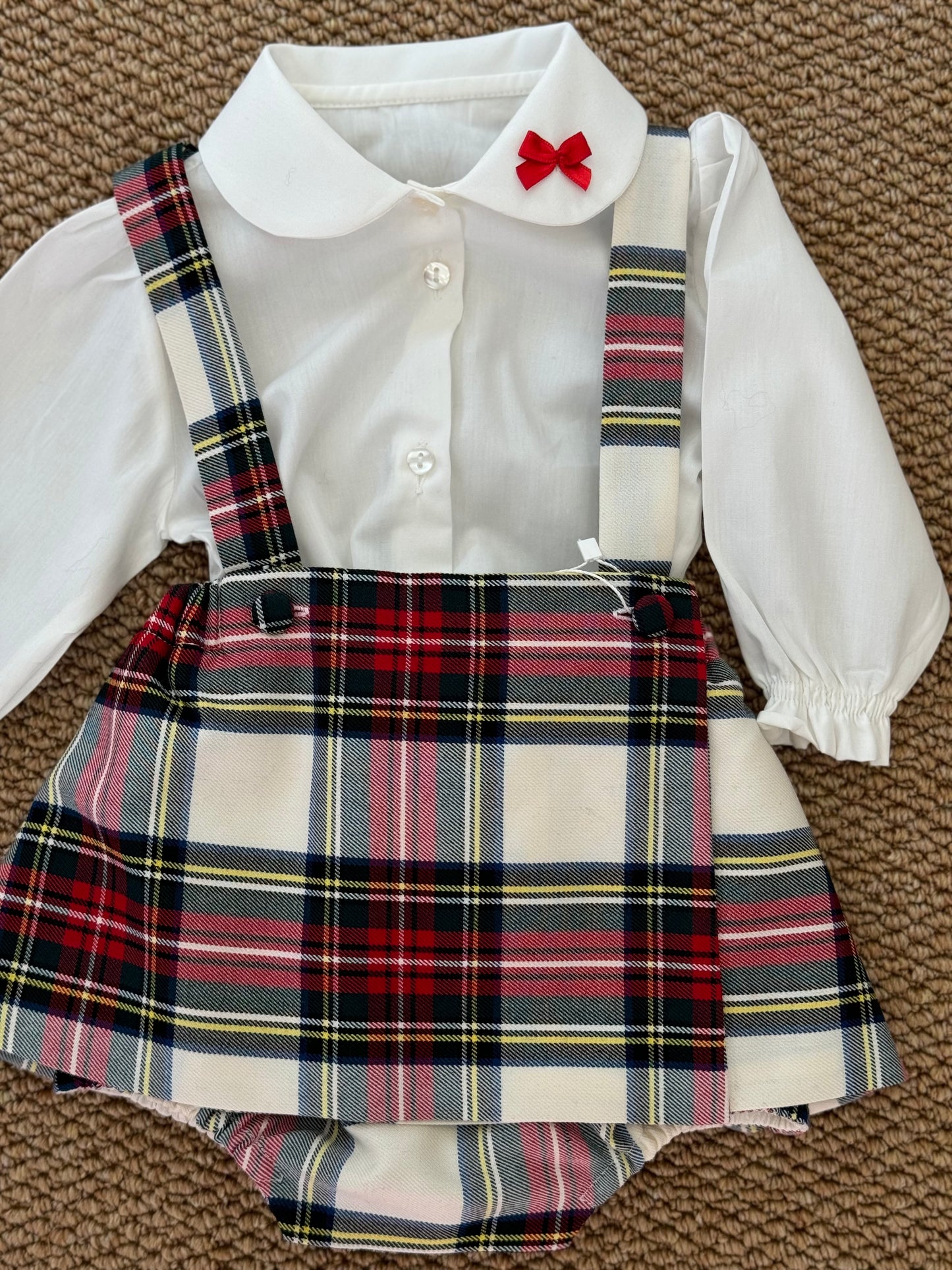 Salopette tartan con camicia