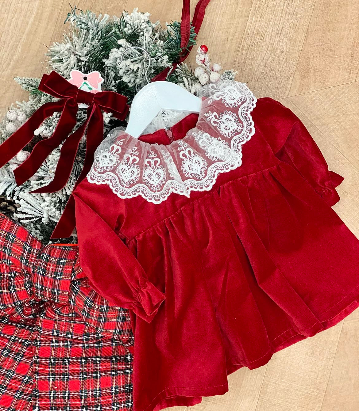 Abito Romantic Con Collo In Pizzo