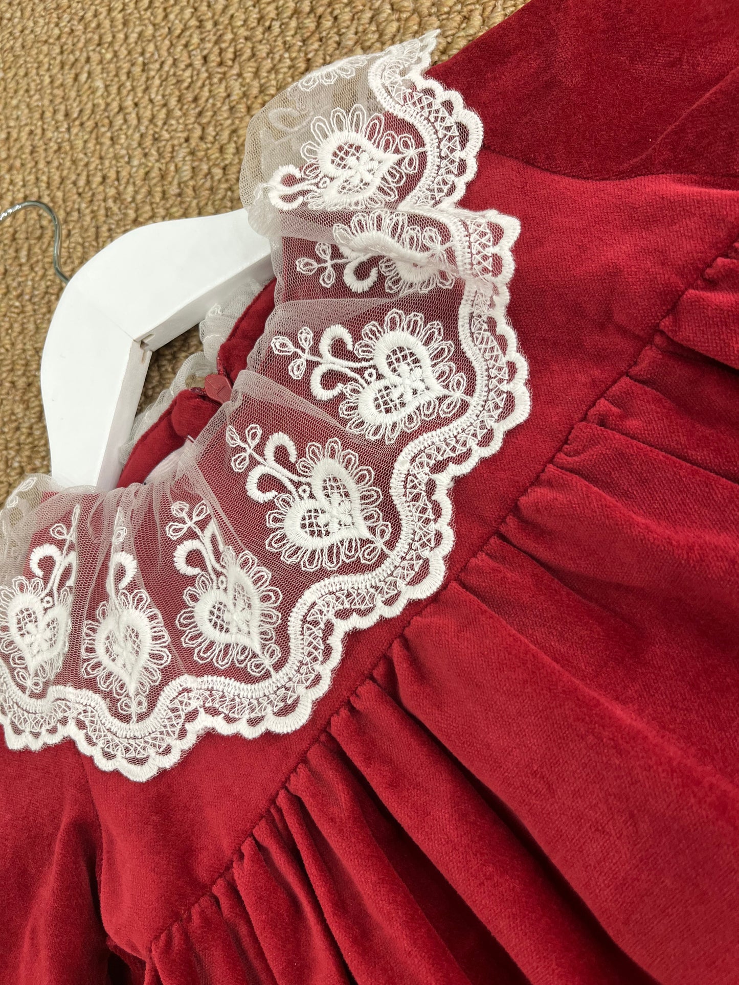 Abito Romantic Con Collo In Pizzo