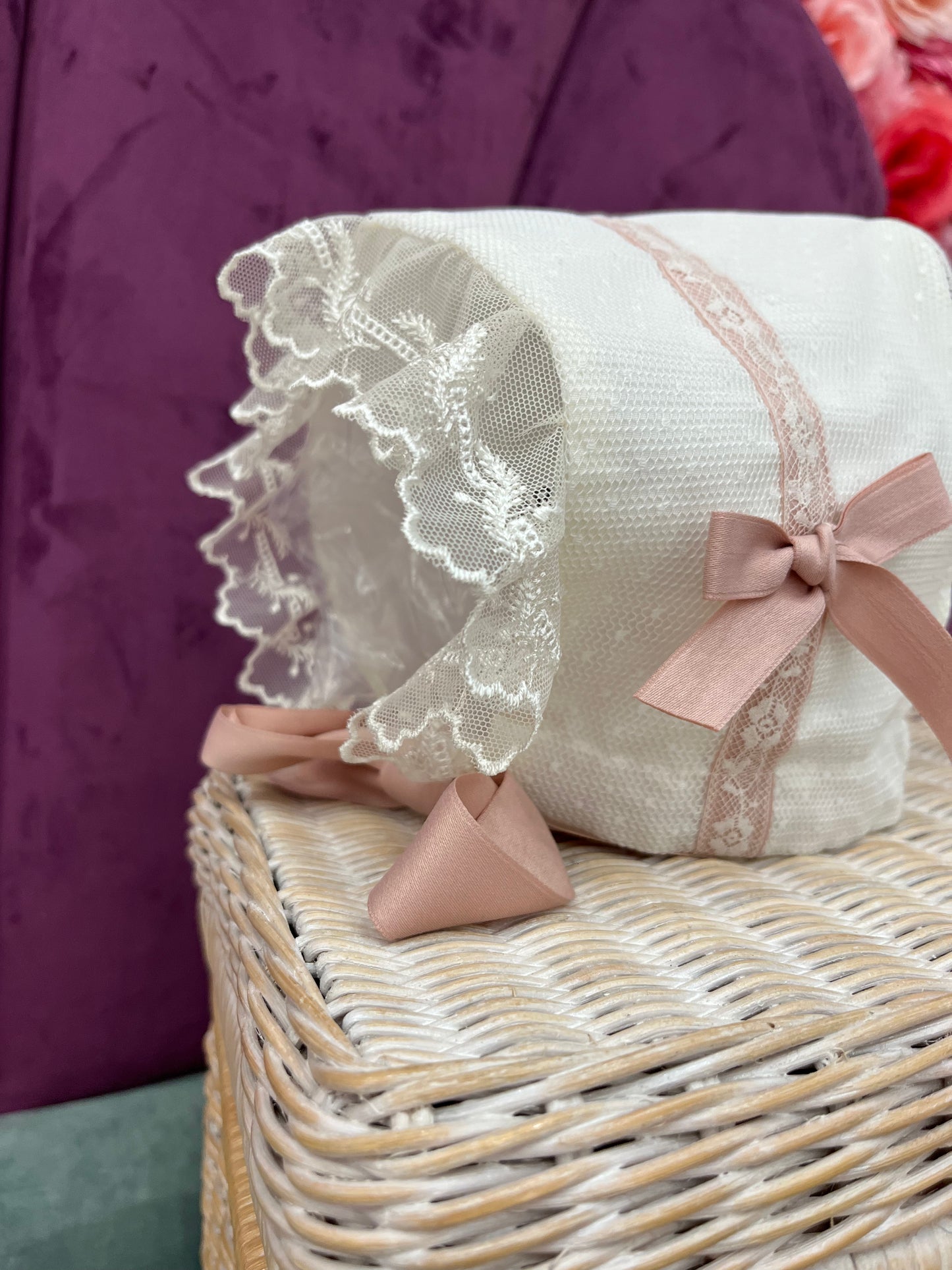 Cuffietta Battesimale Con Ricamo Fiori