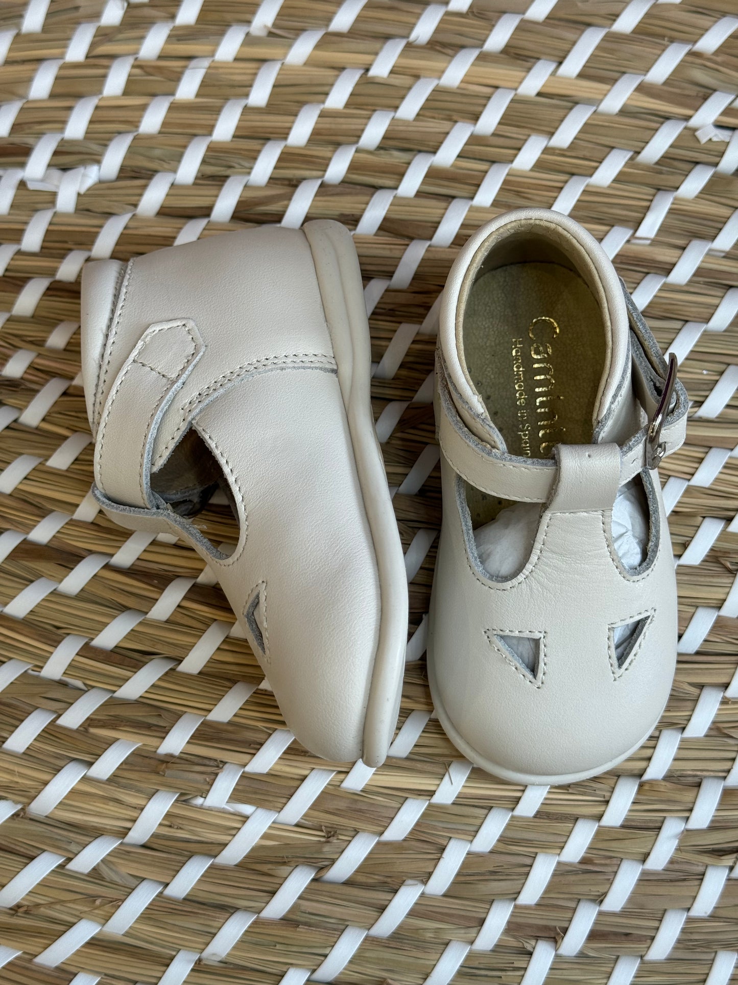 Scarpe occhiello primi passi latte