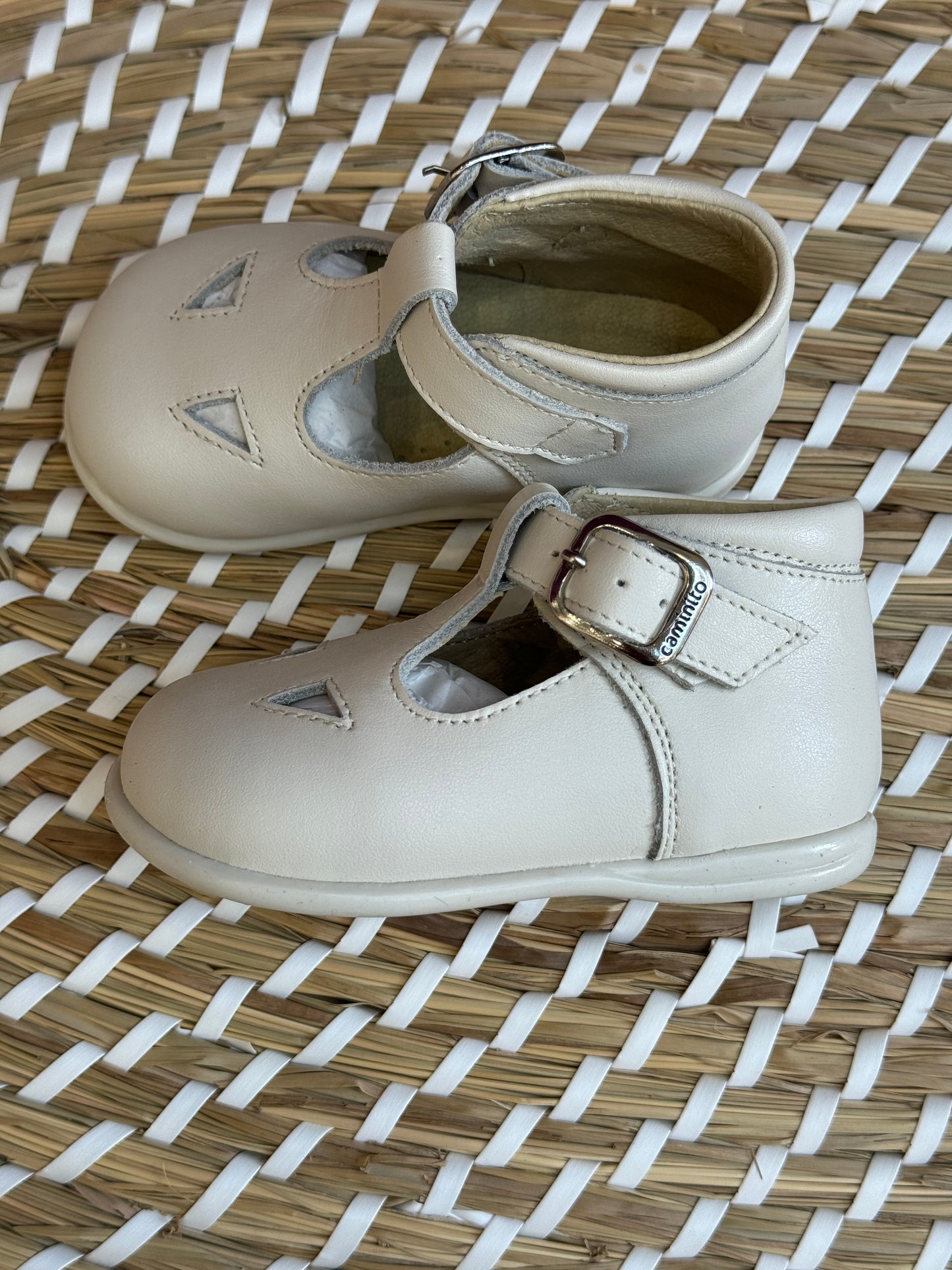 Scarpe occhiello primi passi latte